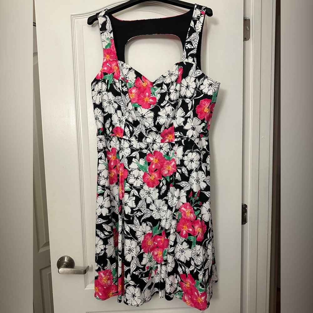 New With Tags! Torrid Fun Hawaiian Print Midi Swing Dress